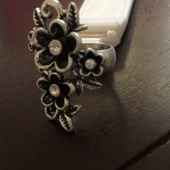 Guess Ring - Picture 6 of 6